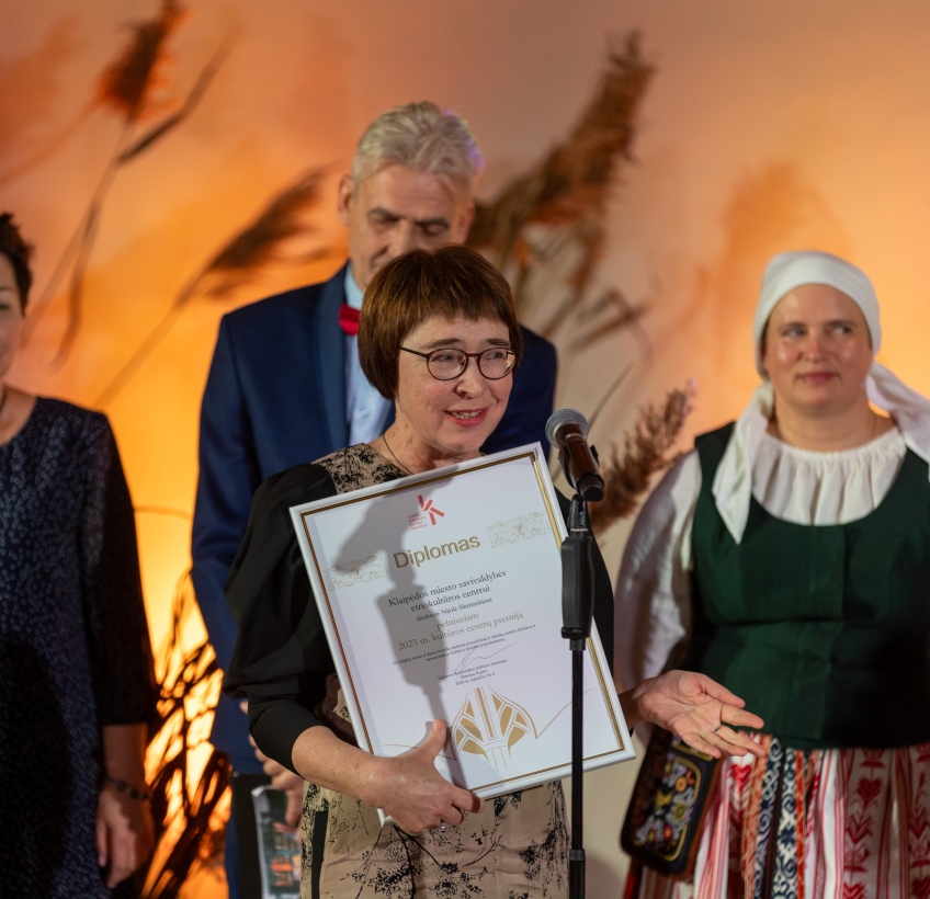 Klaipėdos etnokultūros centrui skirta premija už mėgėjų meno, dainų švenčių tradicijų puoselėjimą ir sklaidą, už etninės kultūros bei nematerialaus kultūros paveldo populiarinimą.